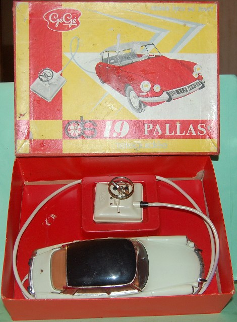 AU JOUET PARISIEN: GéGé Citroën DS 9 956 /43ème